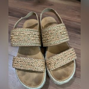 Tan sandals size 6